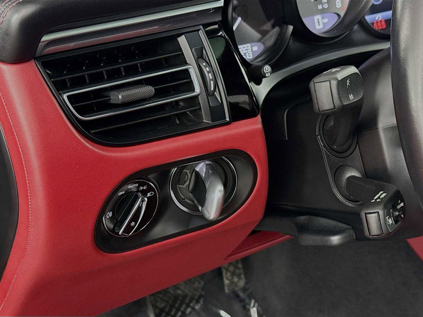 Used 2024 Porsche Macan S image 10