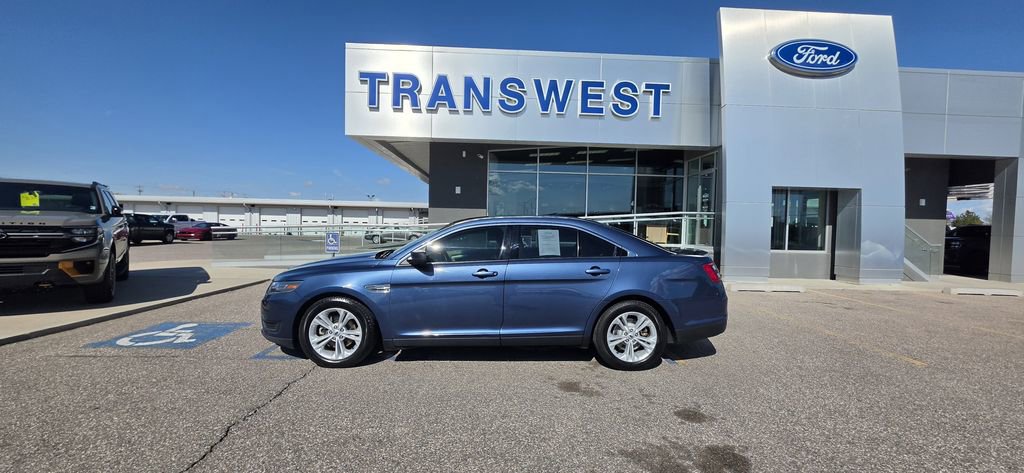 Used 2018 Ford Taurus SE FWD image 2