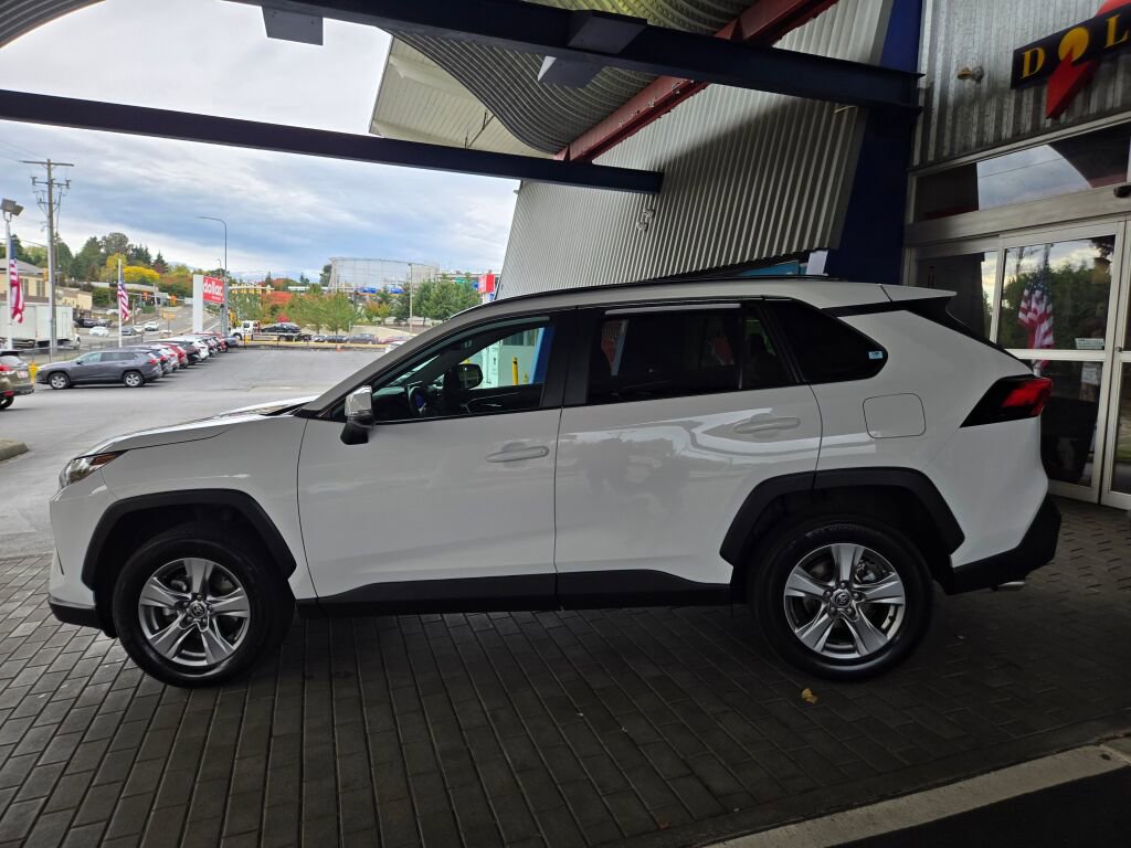 Used 2024 Toyota RAV4 XLE w/ Convenience Package image 8
