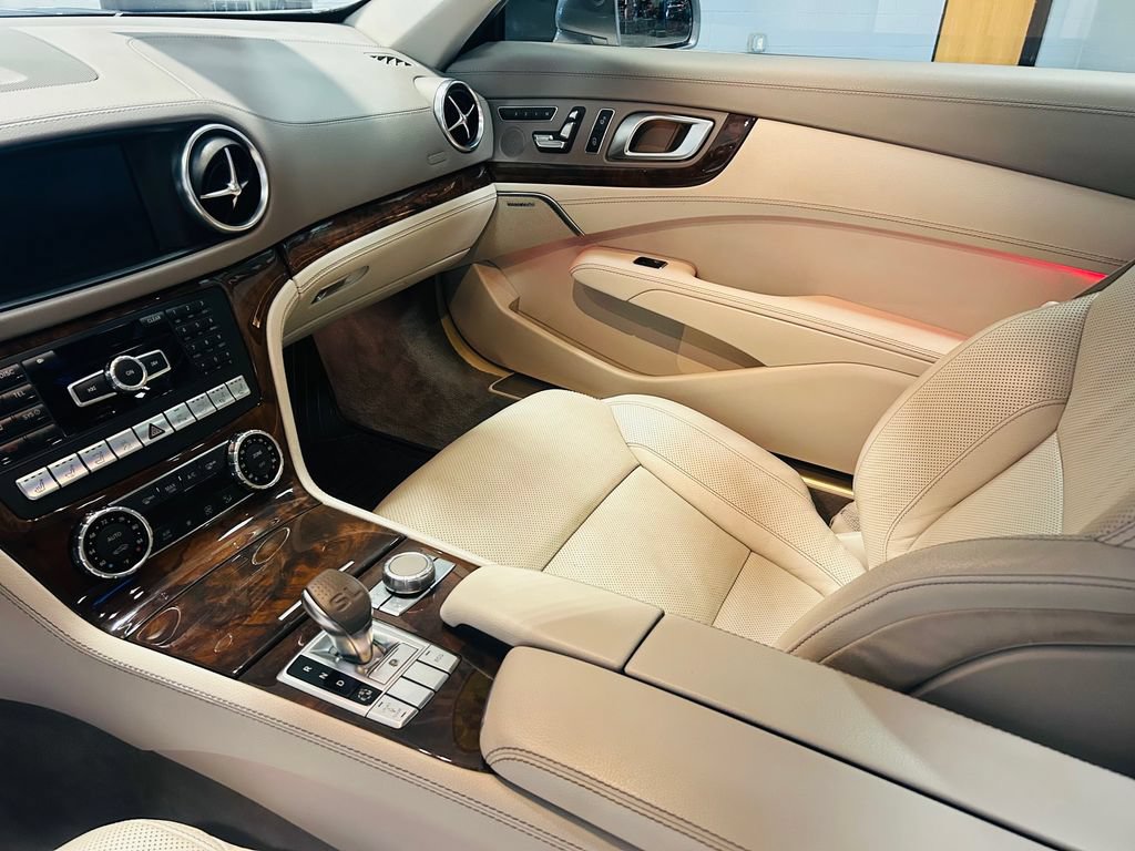 Used 2013 Mercedes-Benz SL 550 image 17