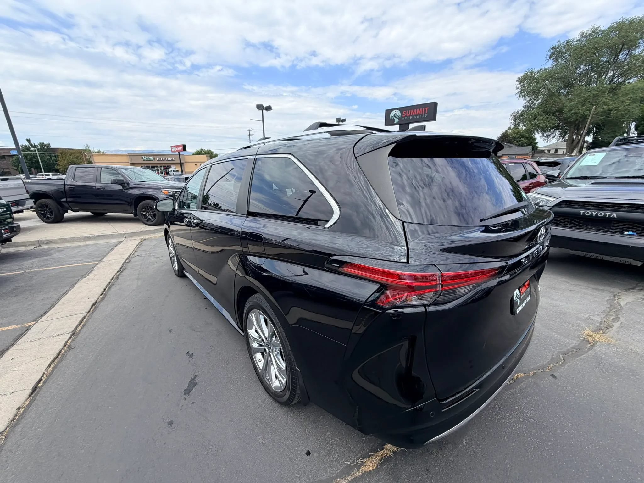 Used 2024 Toyota Sienna Platinum FWD image 6