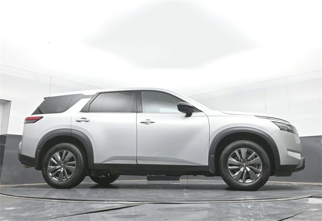 Used 2024 Nissan Pathfinder S image 50