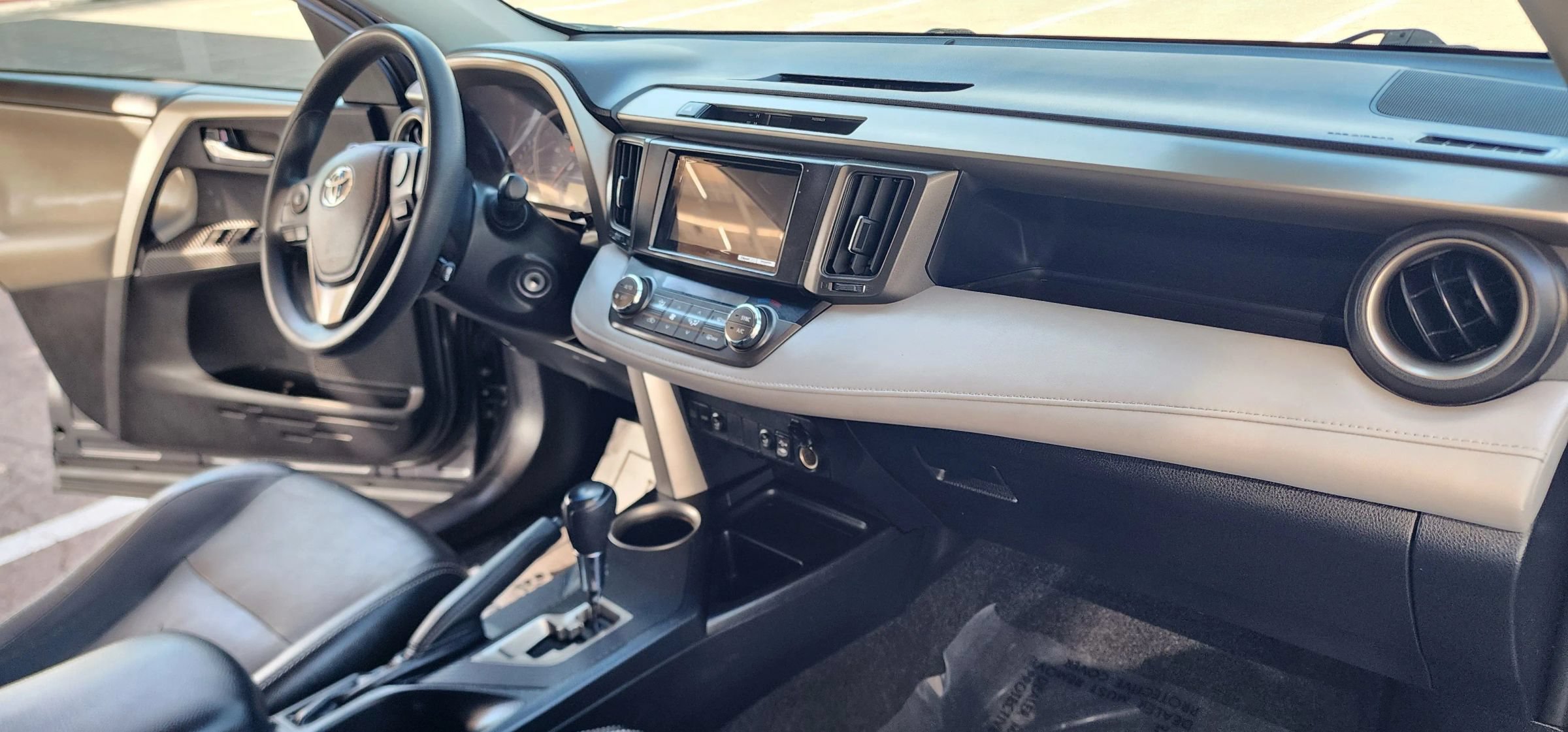 Used 2014 Toyota RAV4 XLE AWD/4WD image 12