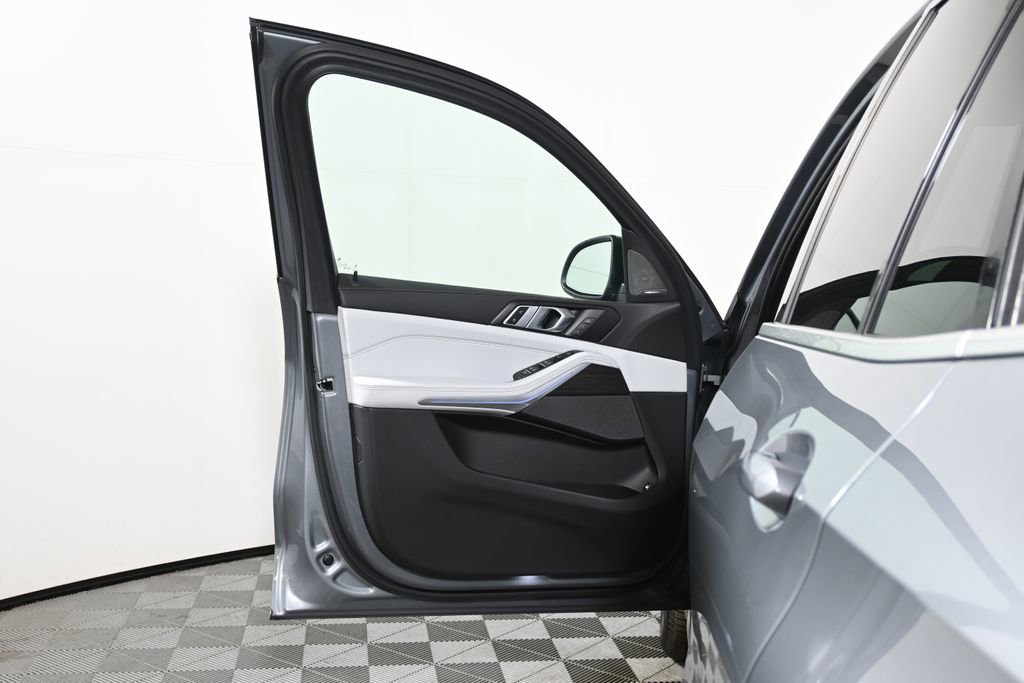 Certified 2024 BMW X5 xDrive50e w/ Premium Package image 28