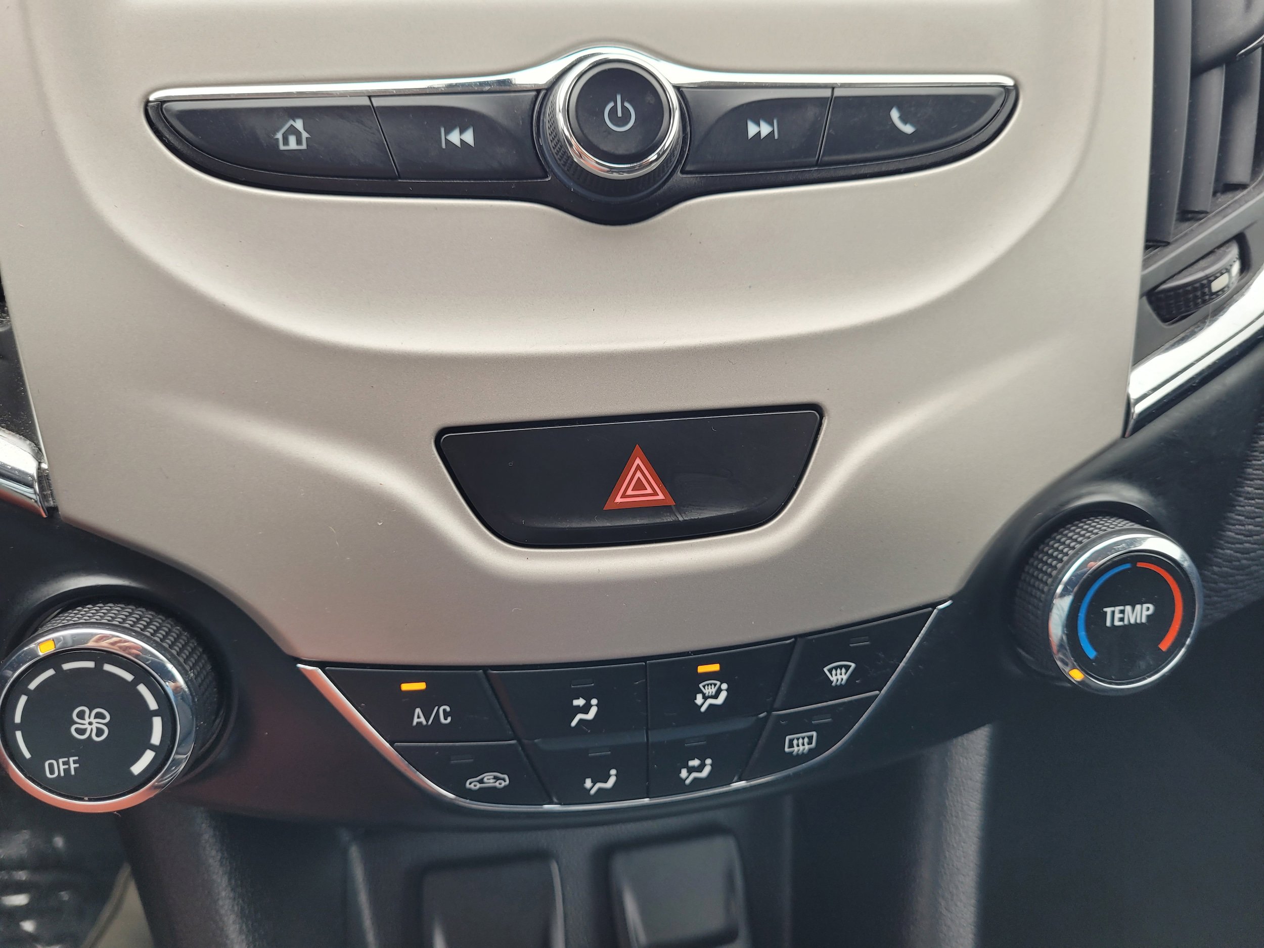 Used 2018 Chevrolet Cruze LS FWD image 15