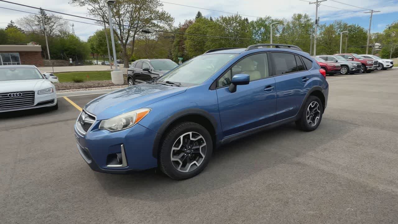 Used 2017 Subaru Crosstrek 2.0i Premium w/ Moonroof Package AWD/4WD image 4