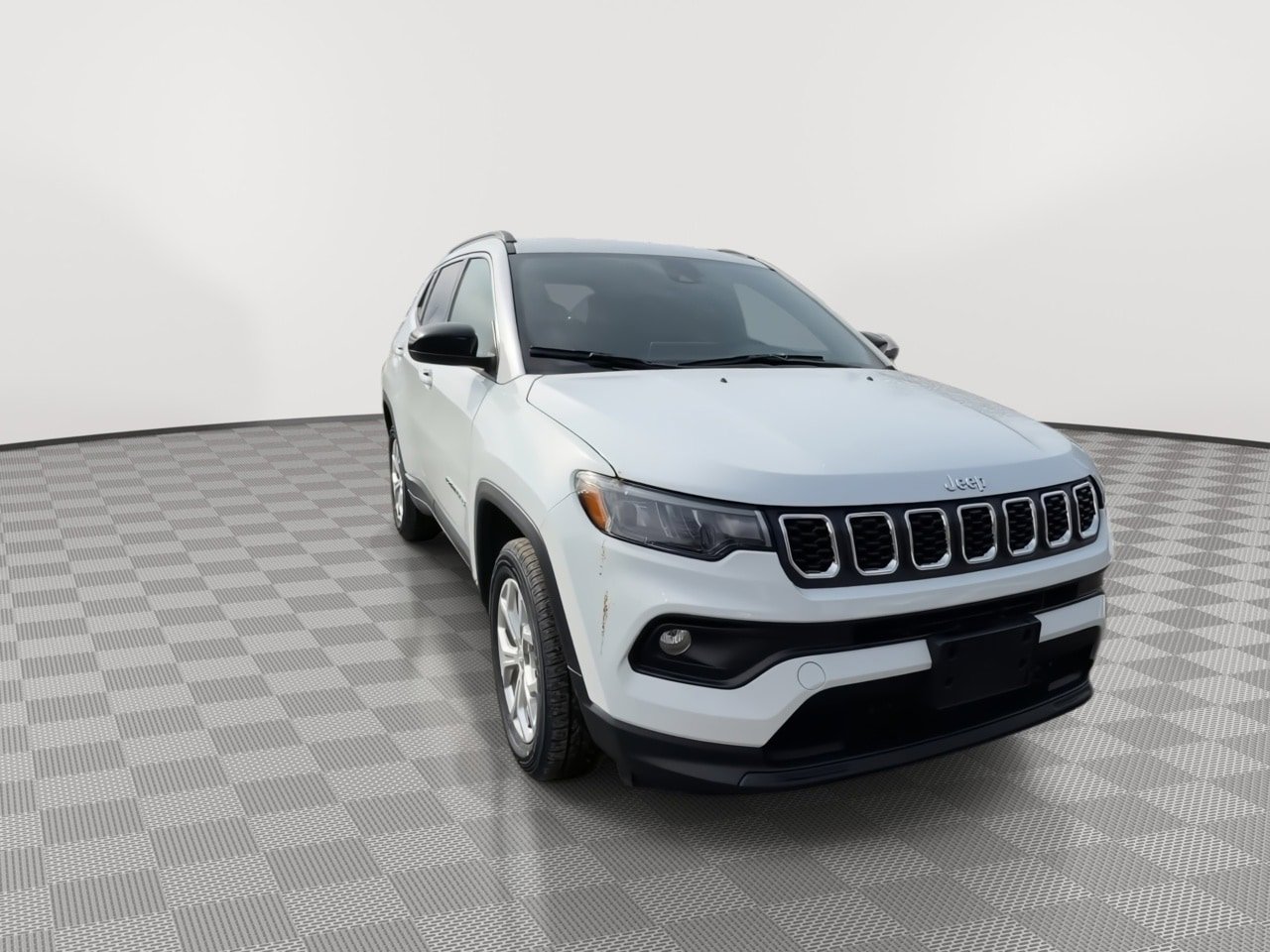 Used 2024 Jeep Compass Latitude AWD/4WD image 2