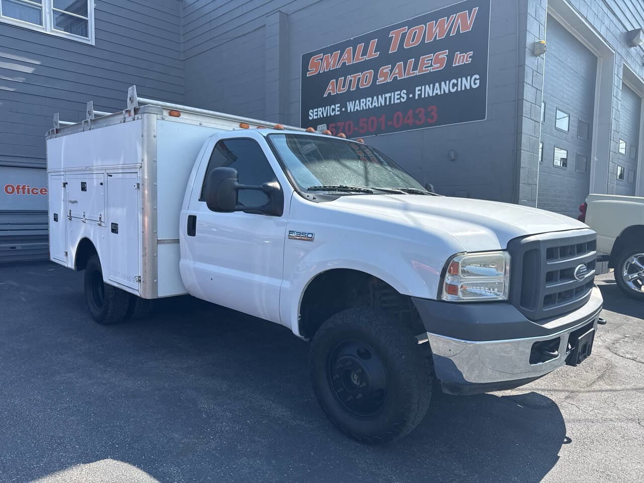 Used 2005 Ford F350 4x4 Regular Cab DRW Super Duty image 1