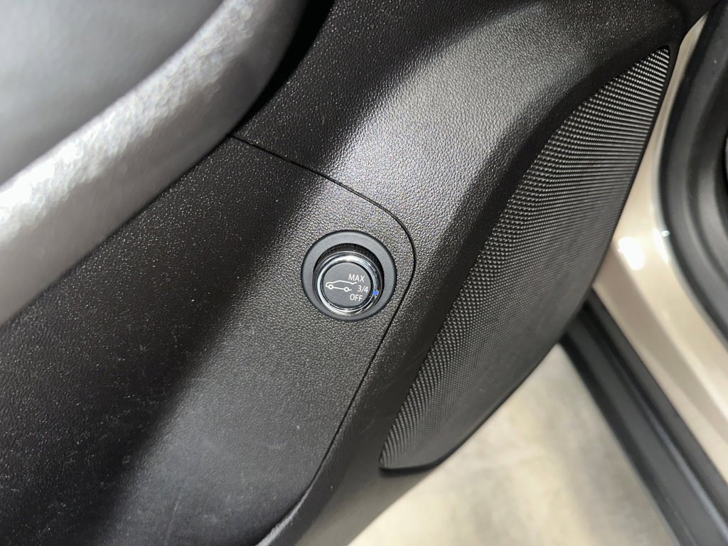 Certified 2023 GMC Acadia SLE w/ Driver Convenience Package image 9