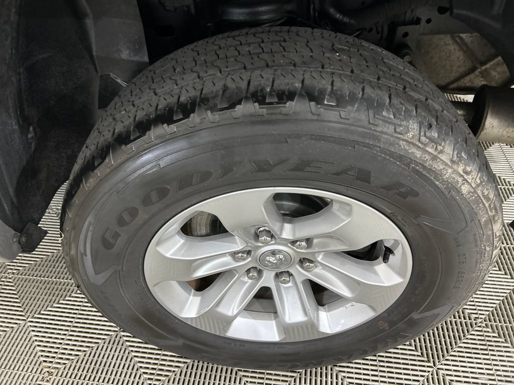 Used 2022 RAM 1500 Laramie AWD/4WD image 10