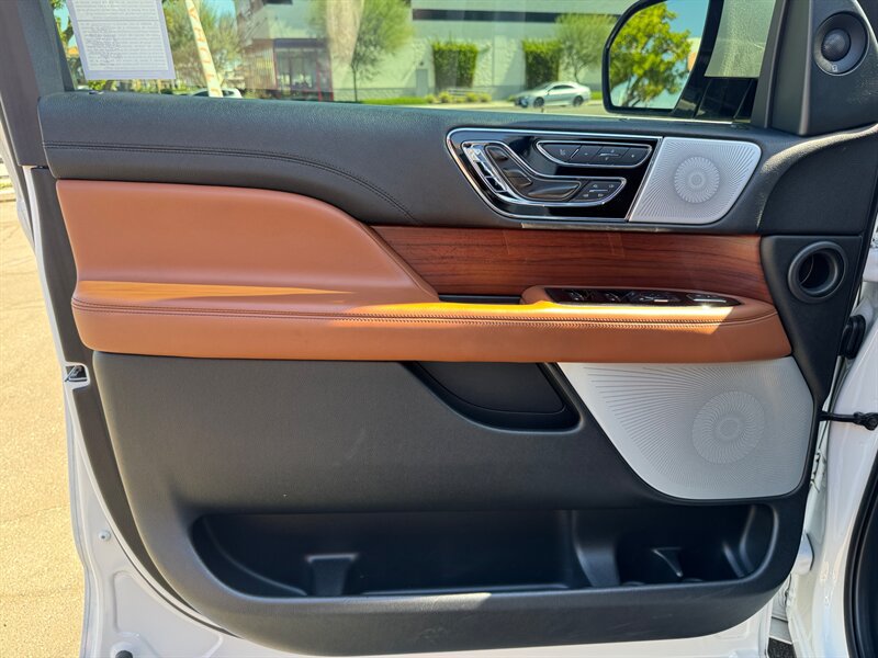Used 2021 Lincoln Navigator L Reserve AWD/4WD image 24