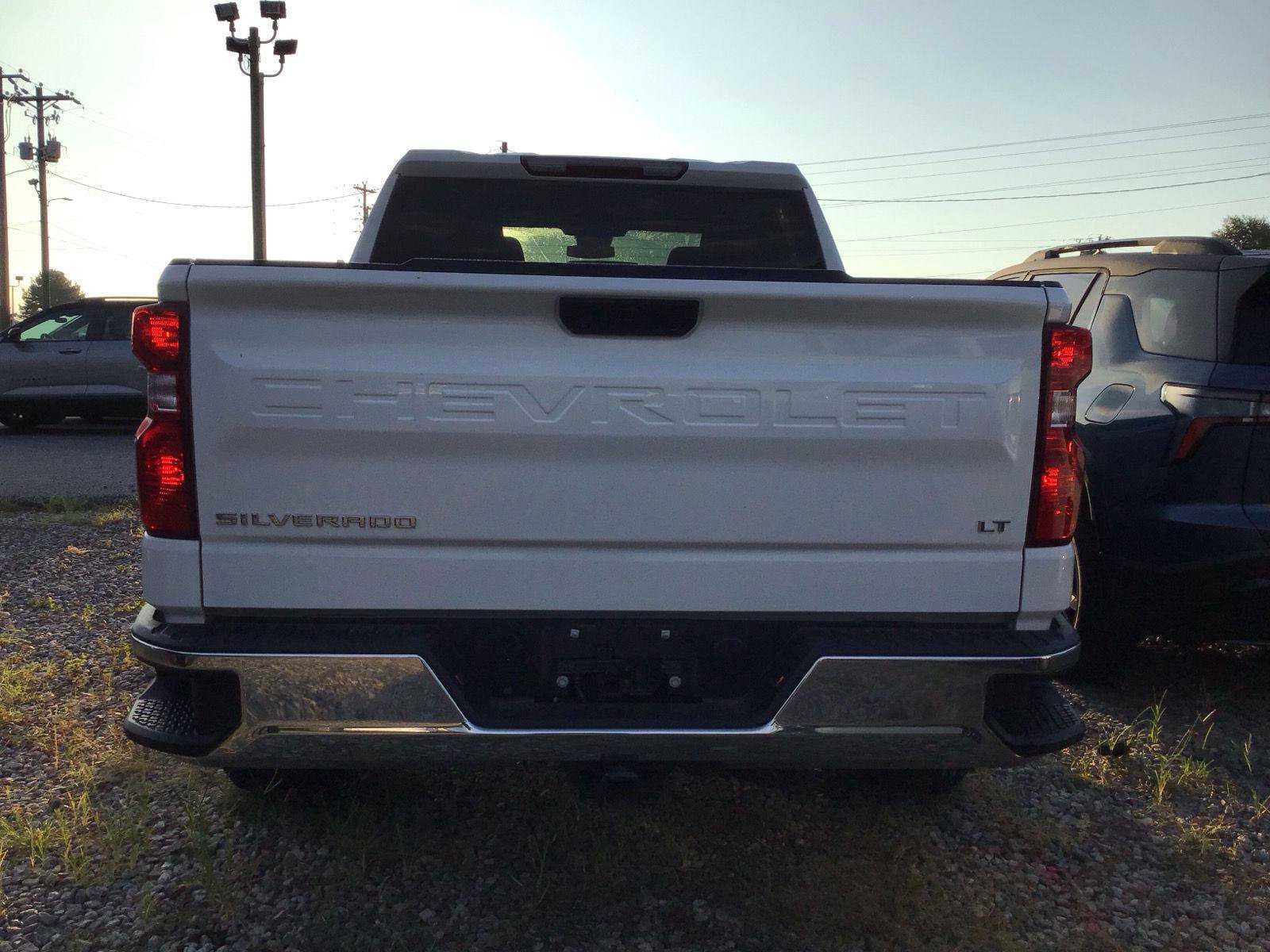 Used 2023 Chevrolet Silverado 1500 LT AWD/4WD image 3