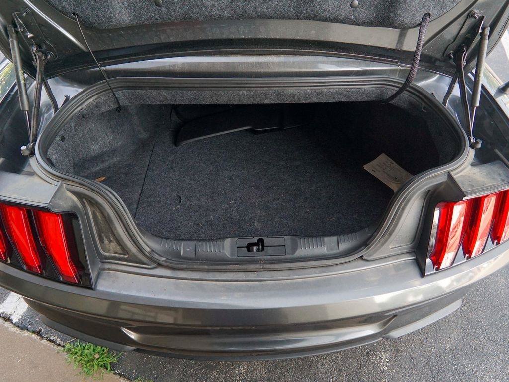 Used 2019 Ford Mustang Convertible RWD image 9