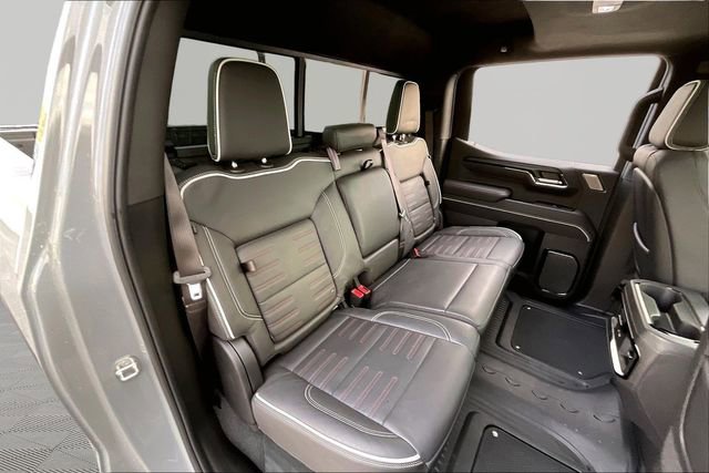 Used 2023 Chevrolet Suburban Premier image 17