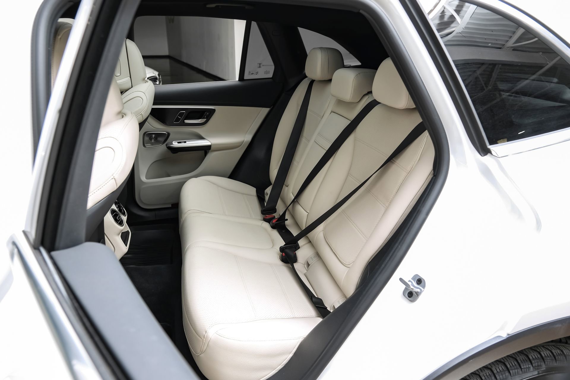 Used 2024 Mercedes-Benz GLC 300 image 36