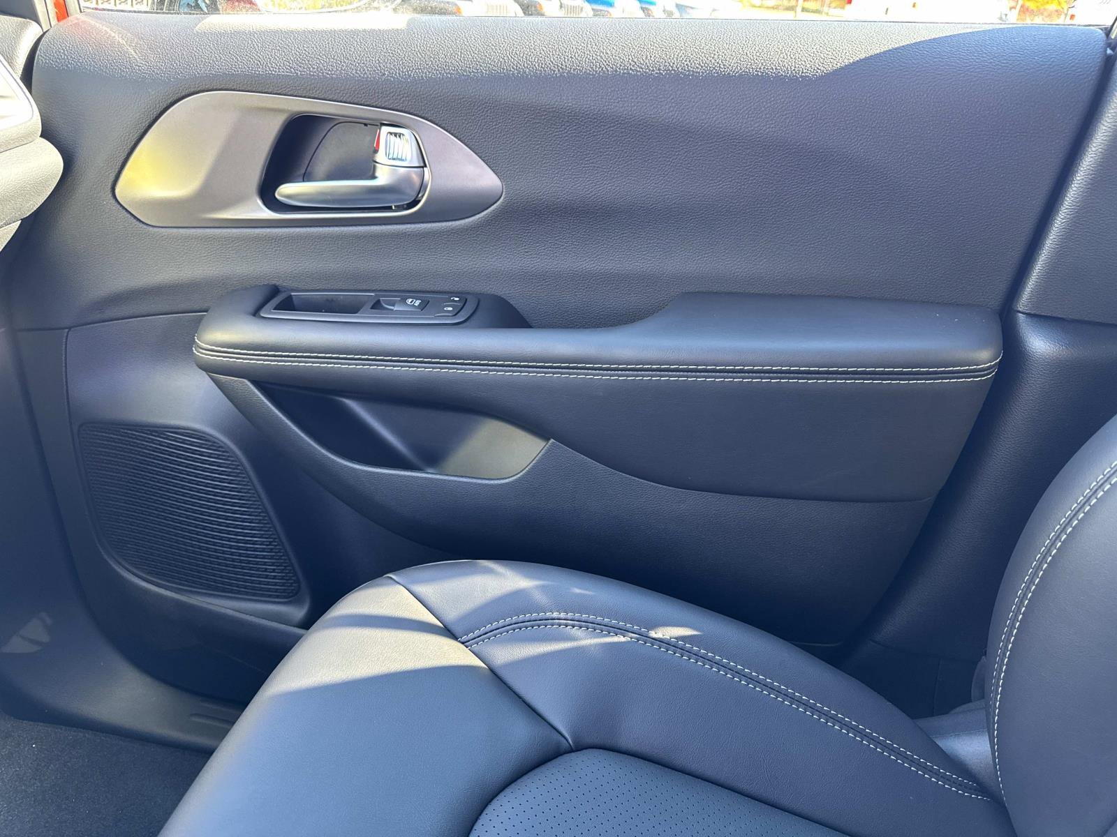 New 2026 Chrysler Pacifica Select image 22