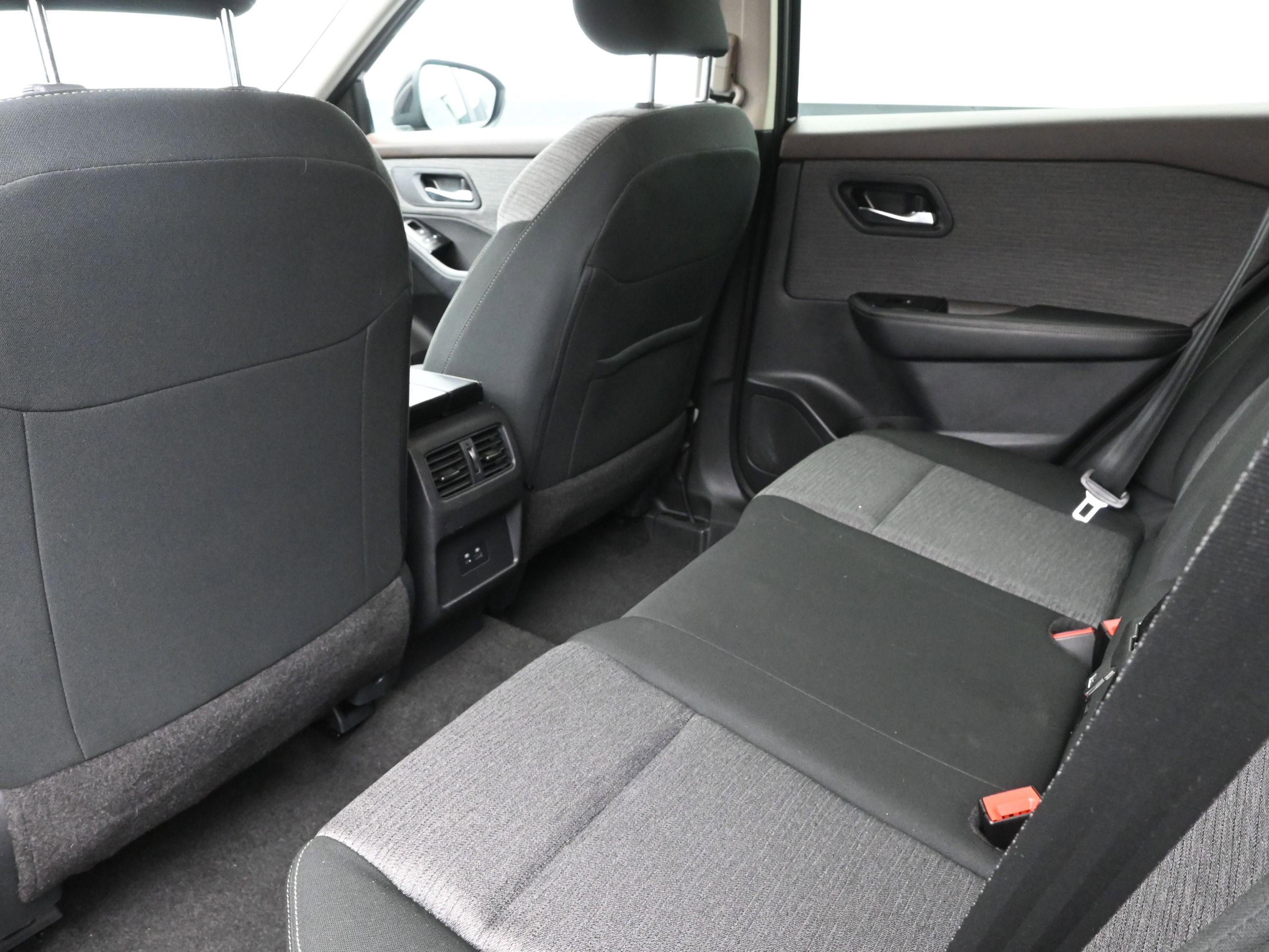 Used 2023 Nissan Rogue SV image 21