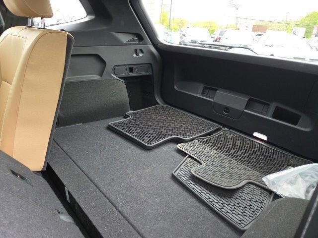 Used 2024 Volkswagen Tiguan SE w/ Panoramic Sunroof Package AWD/4WD image 26