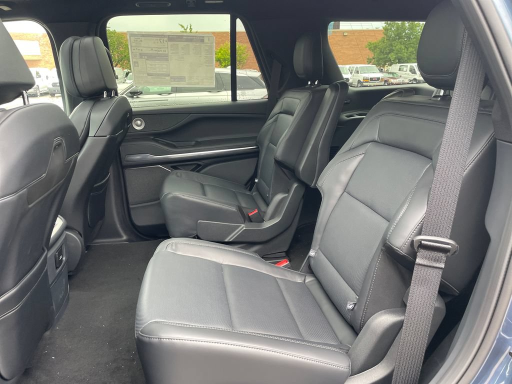 New 2027 Lincoln Navigator Reserve w/ Jet Appearance Package AWD/4WD image 16