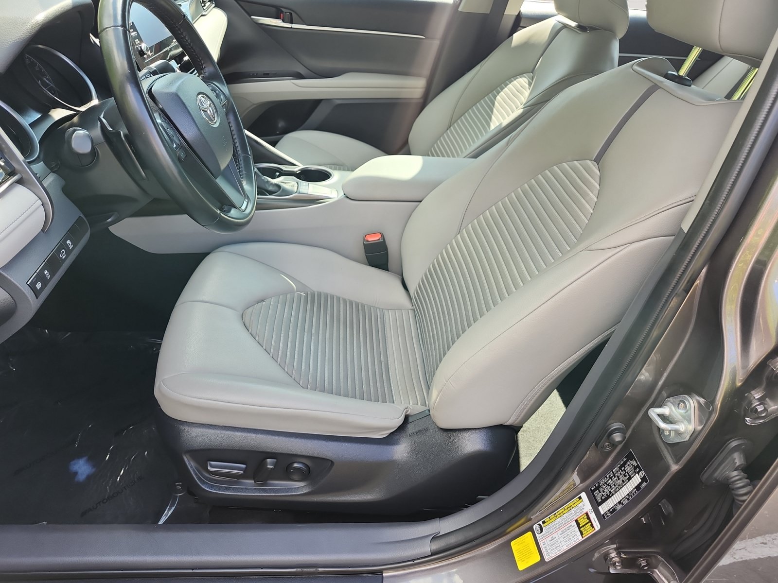 Used 2023 Toyota Camry SE FWD image 9