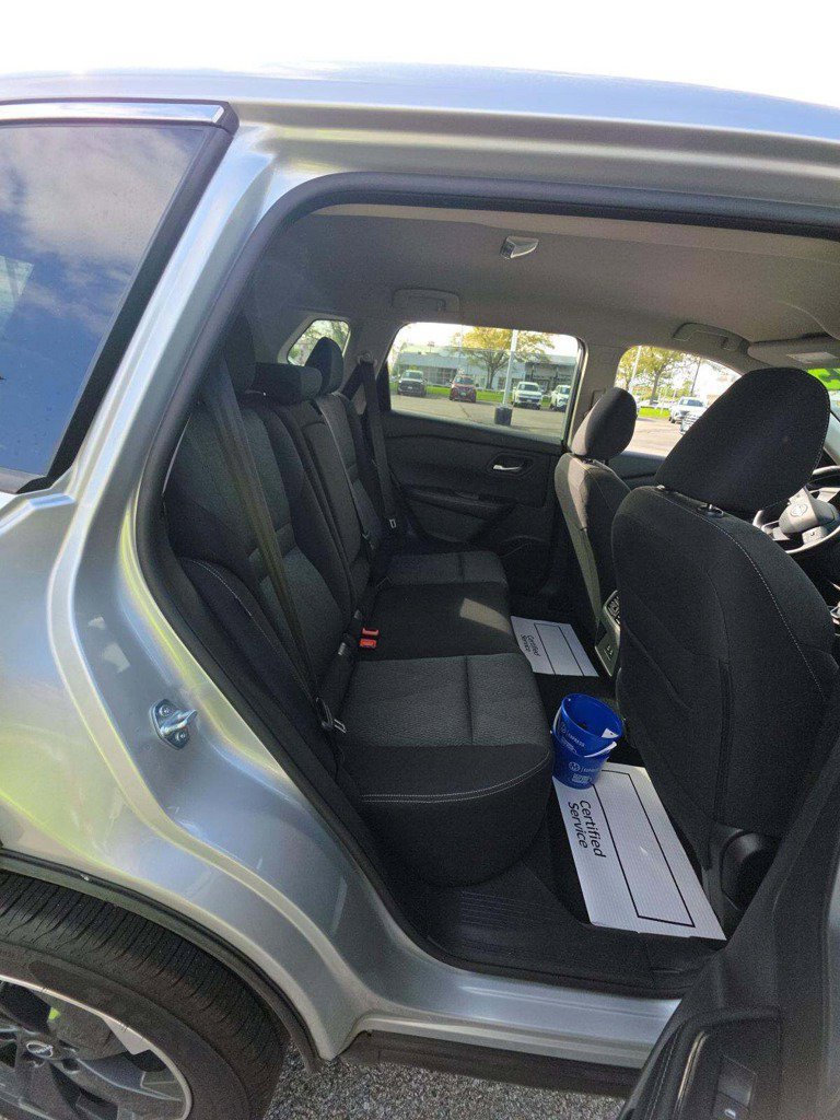 Used 2025 Nissan Rogue SV AWD/4WD image 12