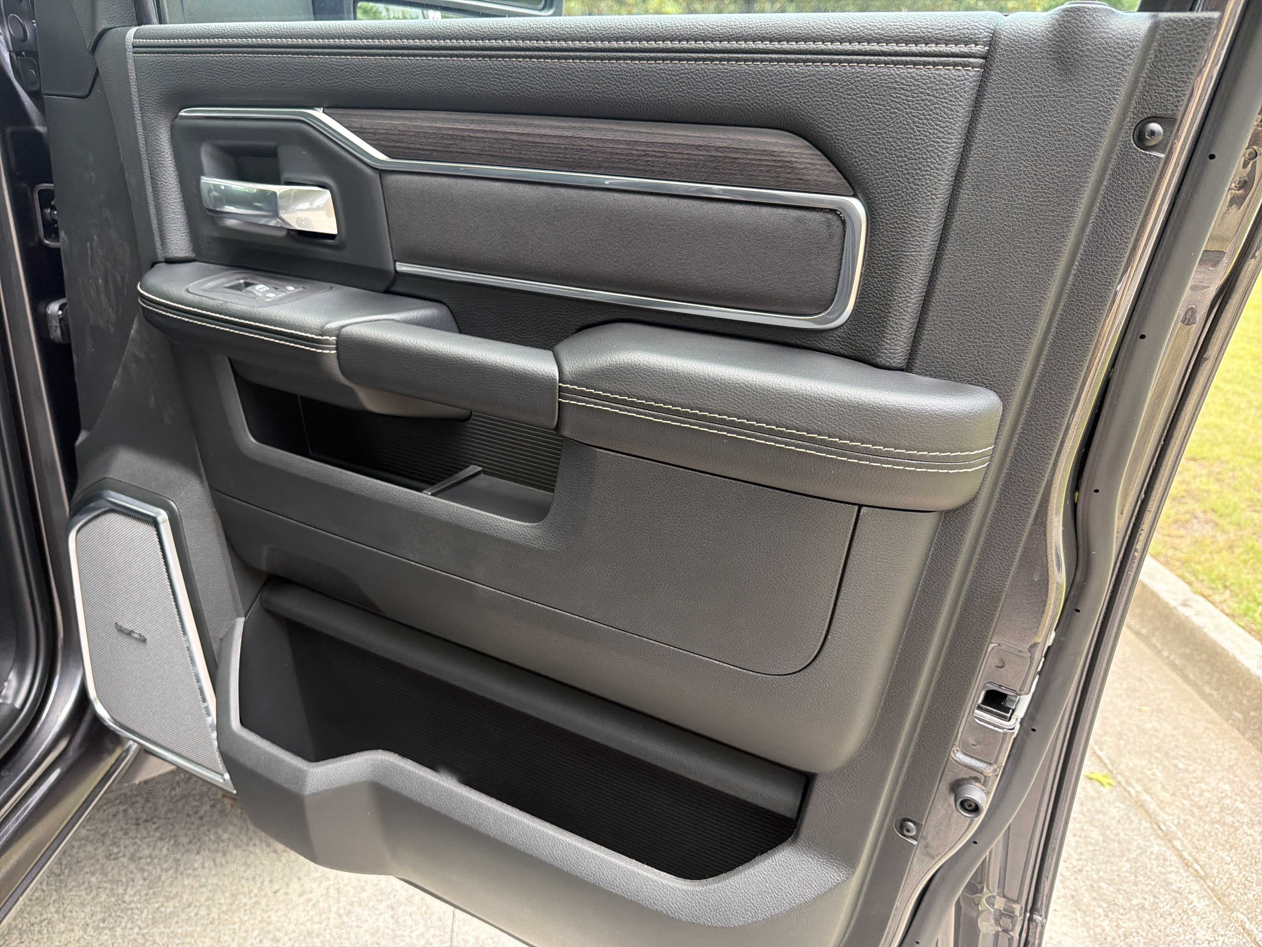 New 2026 RAM 4500 4x4 Crew Cab DRW w/ Laramie Trim Package image 14