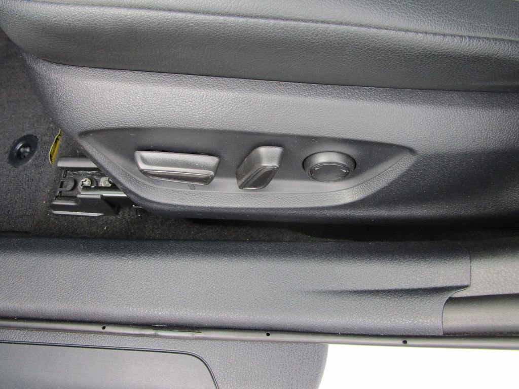 Used 2023 Toyota Camry SE w/ Convenience Package image 19