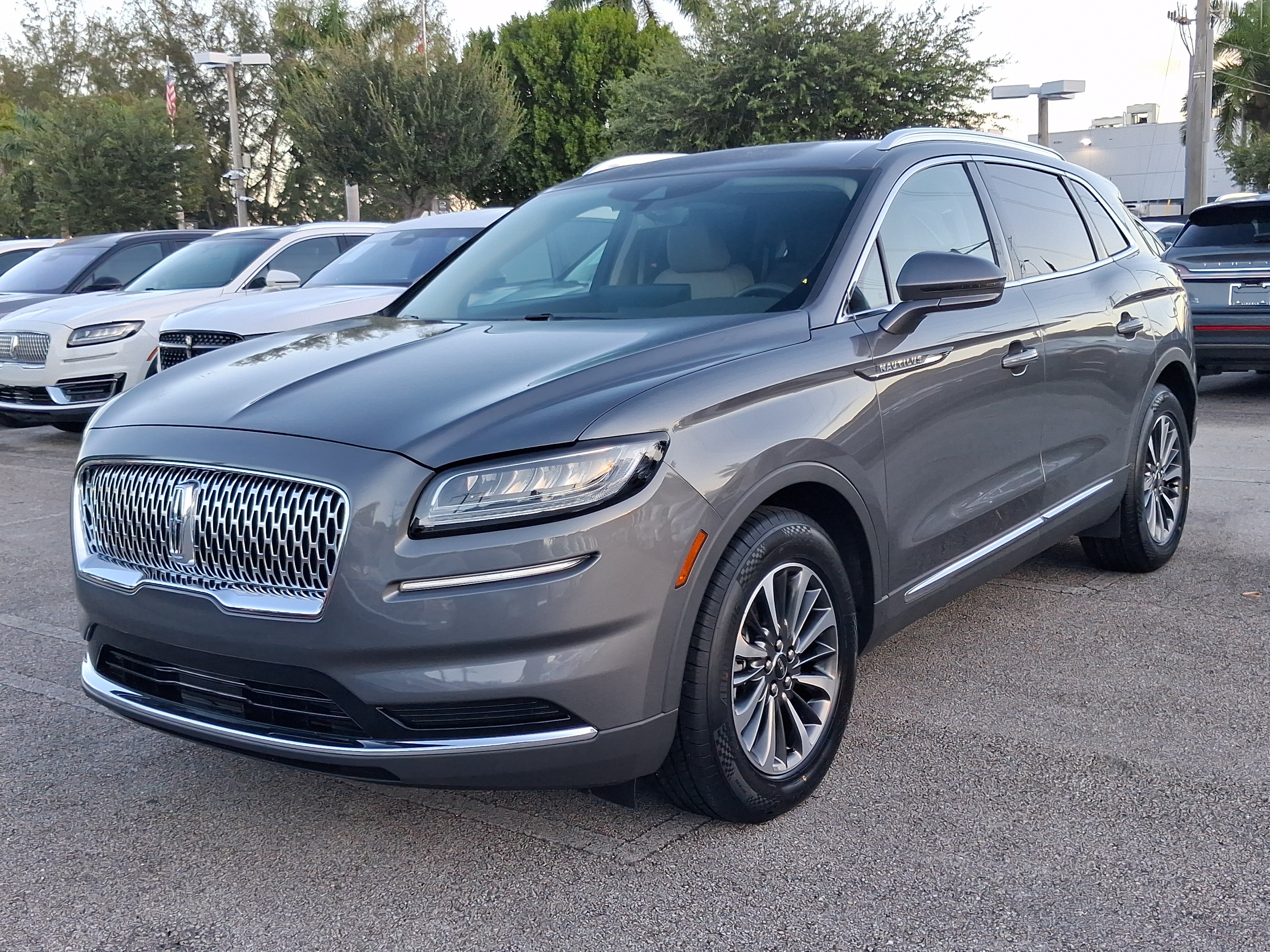 Certified 2023 Lincoln Nautilus FWD image 2
