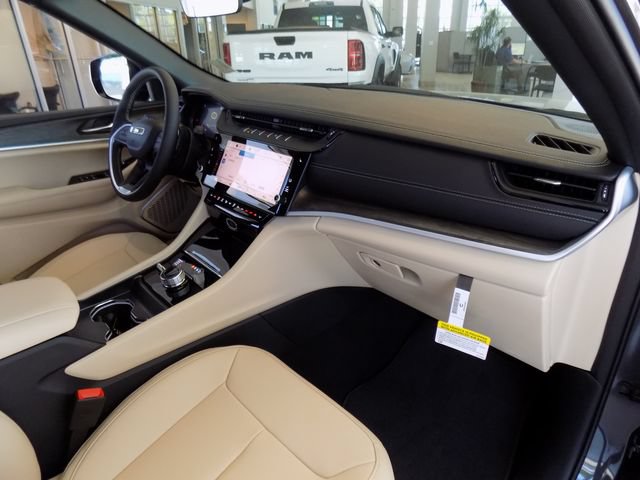 New 2026 Jeep Grand Cherokee L Limited AWD/4WD image 16