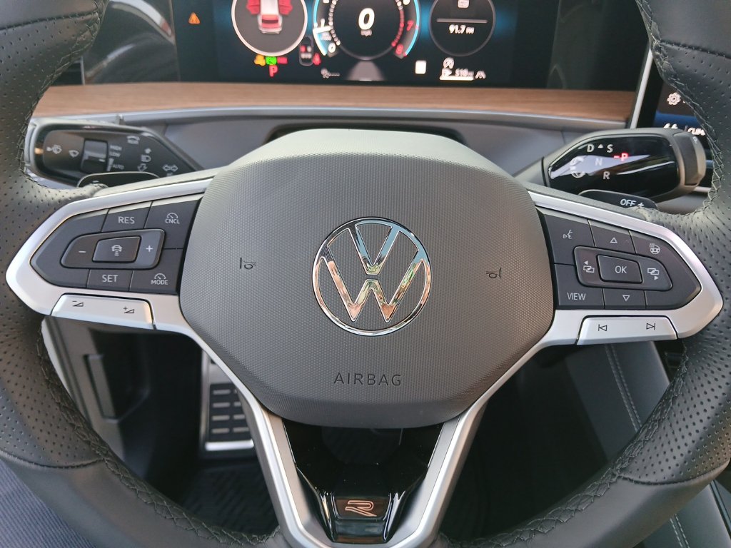 New 2026 Volkswagen Tiguan SEL R-Line AWD/4WD image 14