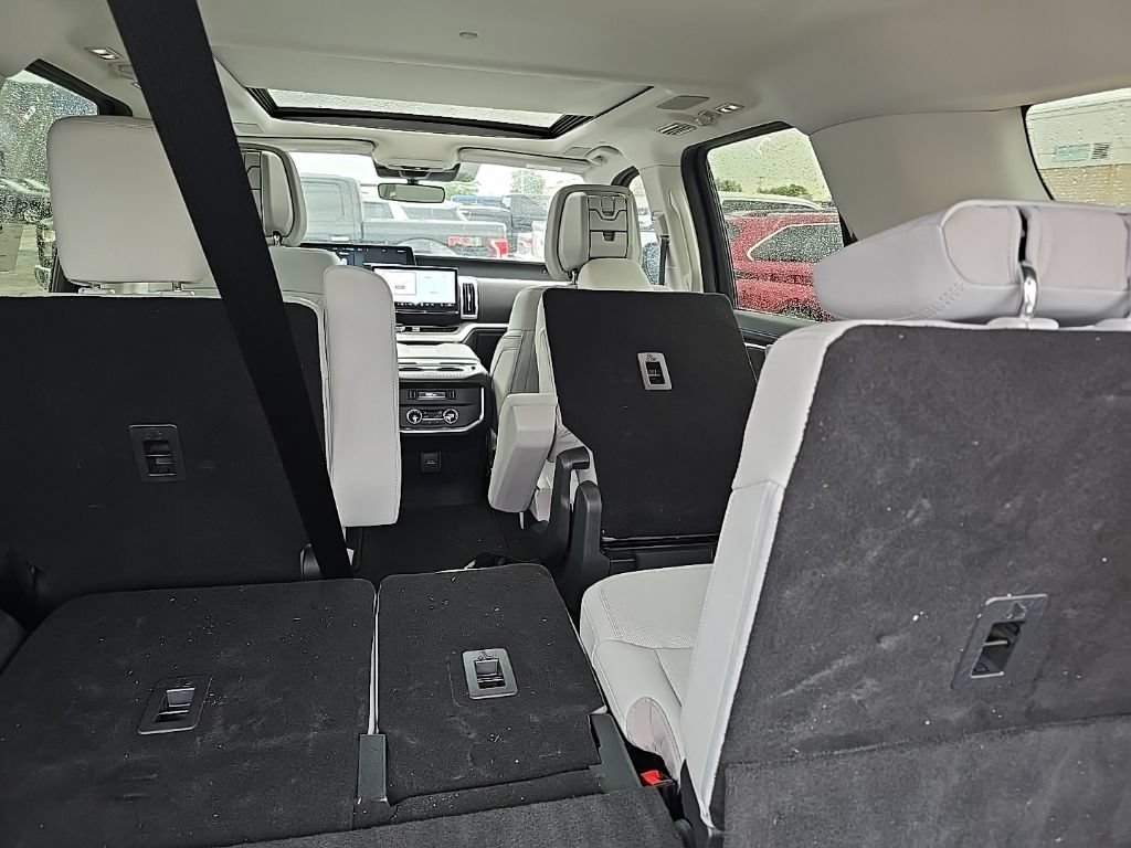 Used 2026 Ford Expedition Platinum w/ Platinum Ultimate Package AWD/4WD image 9