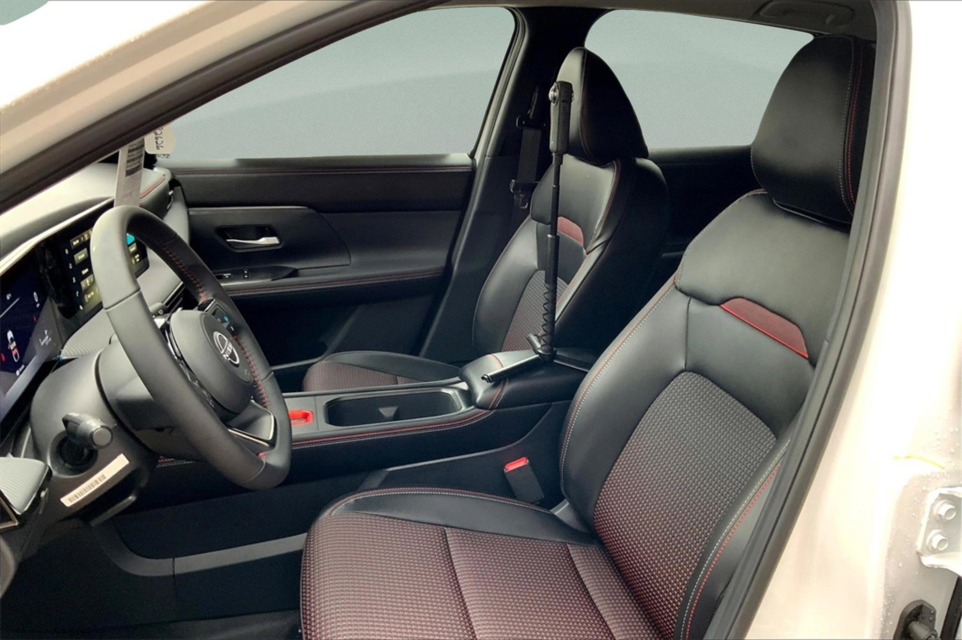 New 2025 Nissan Kicks SR image 10