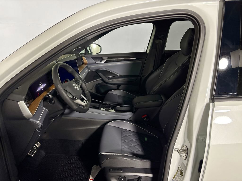New 2026 Volkswagen Tiguan SEL R-Line image 11