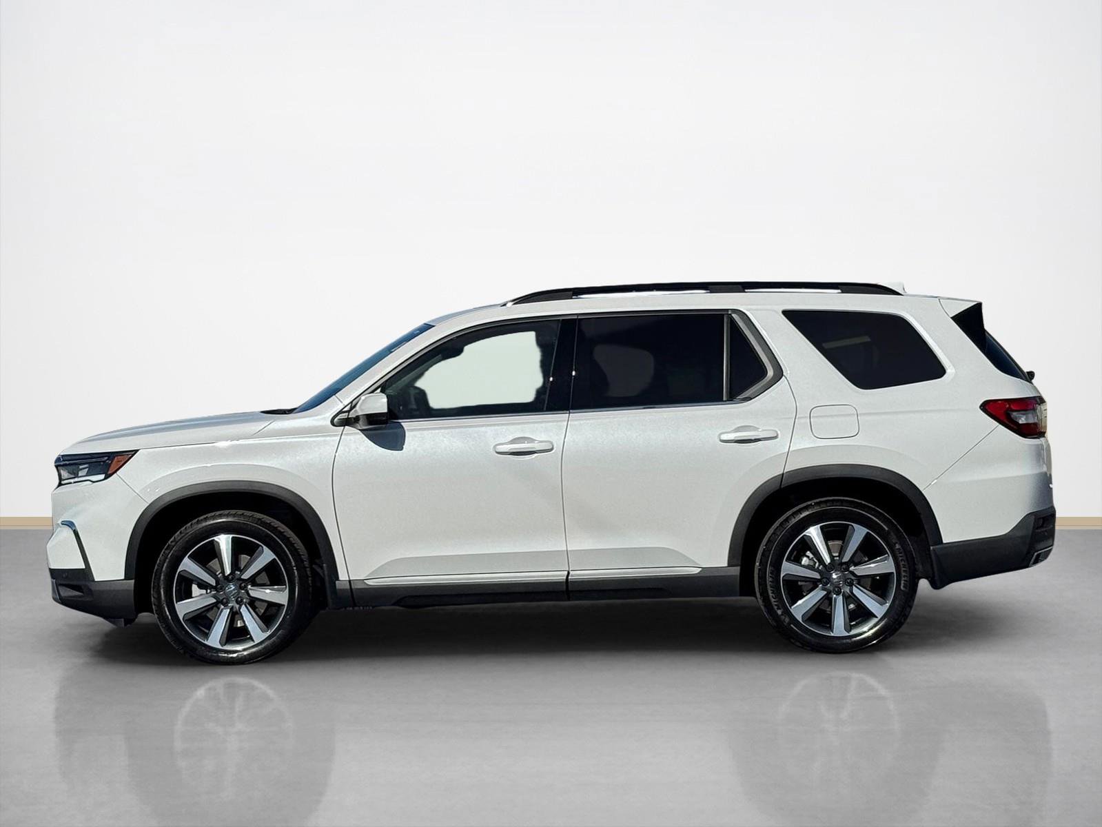 Used 2025 Honda Pilot Touring image 4