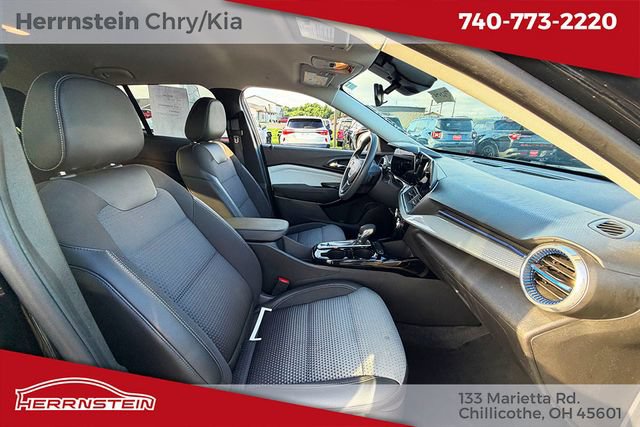 Used 2025 Chevrolet Trax LT FWD image 29