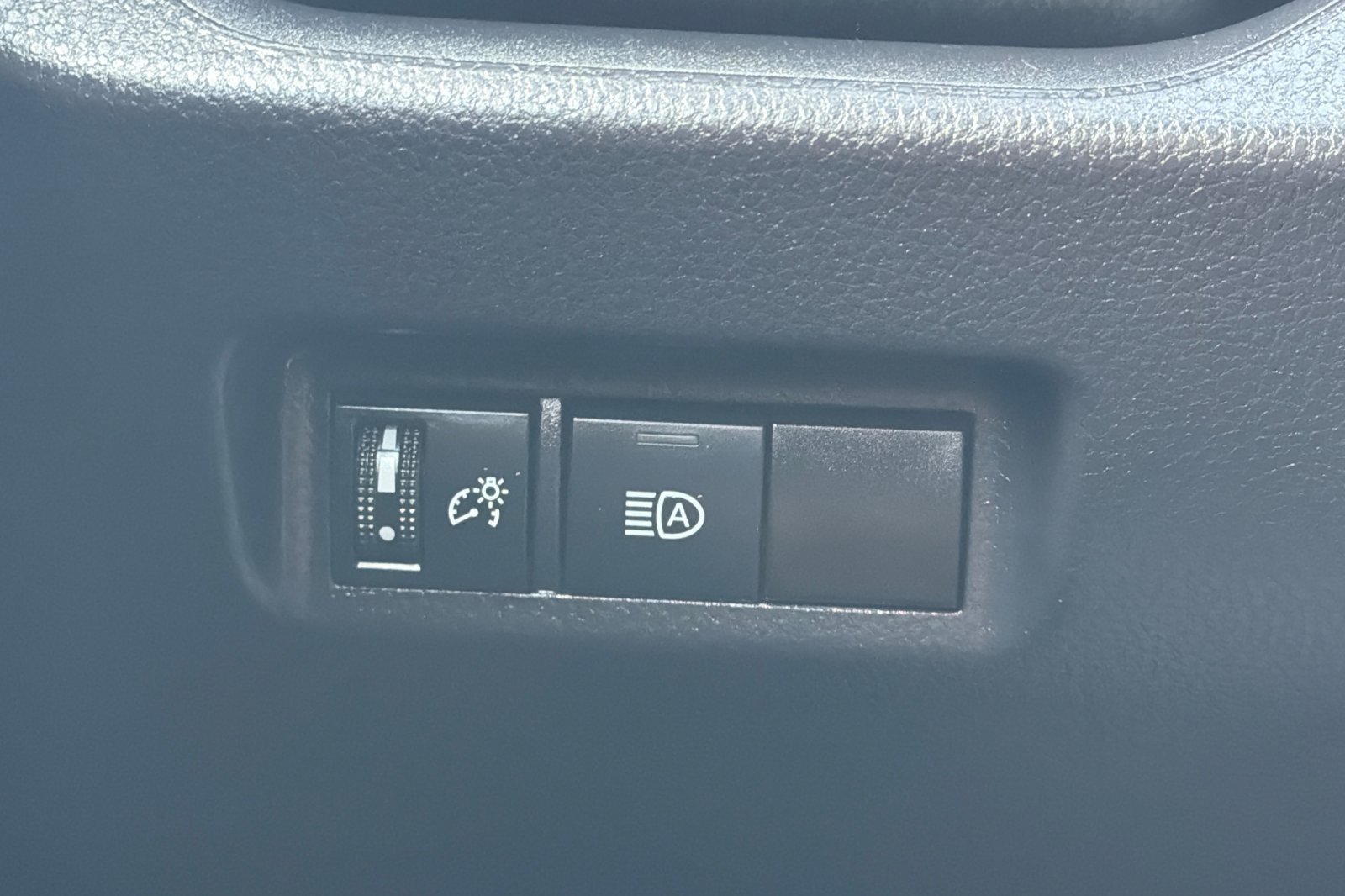 Used 2025 Toyota RAV4 LE AWD/4WD image 34