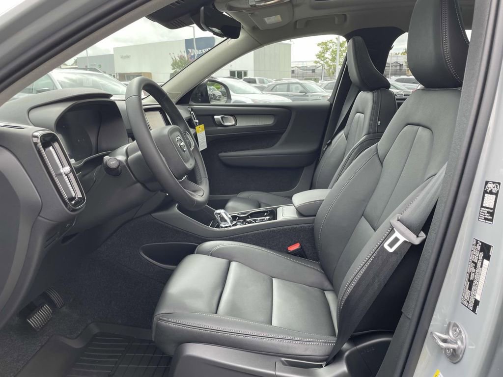 New 2026 Volvo XC40 B4 Plus w/ Protection Package Premier FWD image 10