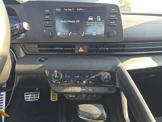 Used 2025 Hyundai Elantra Sport FWD image 14