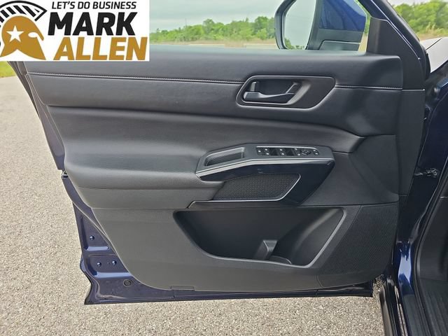 Used 2025 Nissan Pathfinder SV AWD/4WD image 21