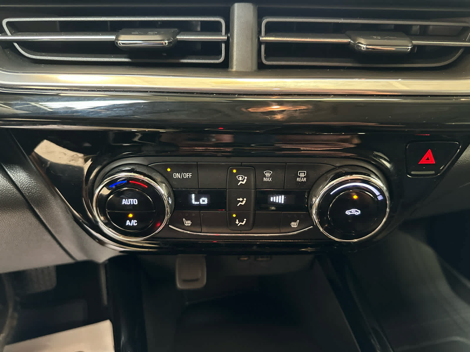 Used 2024 Chevrolet Trax ACTIV w/ Driver Confidence Package FWD image 33