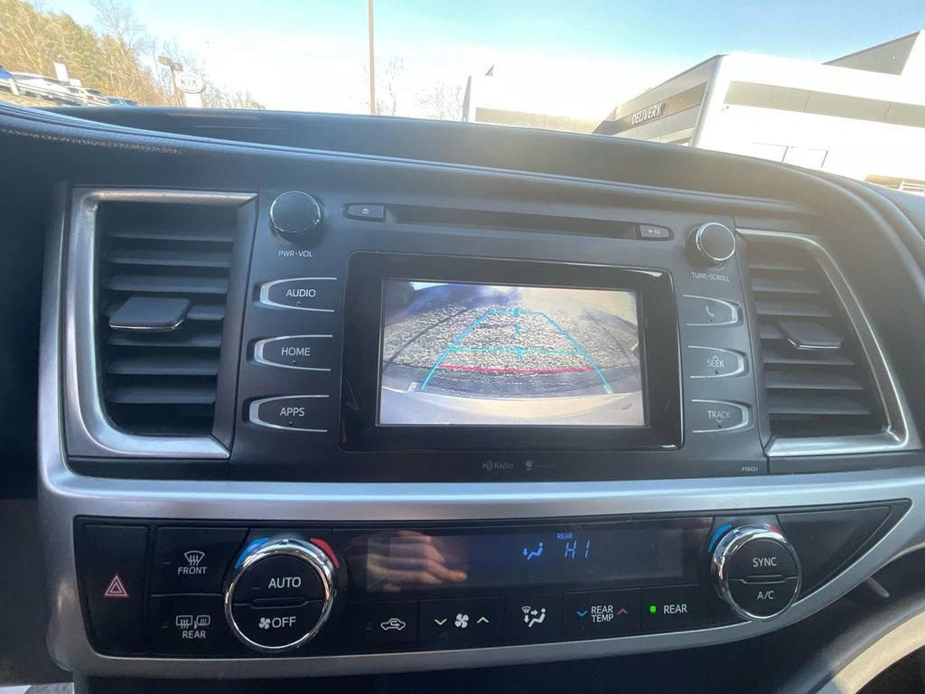 Used 2014 Toyota Highlander Plus image 18