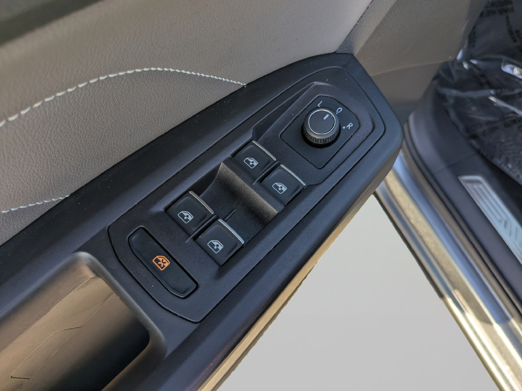 Certified 2023 Volkswagen Atlas SE w/ Panoramic Sunroof Package FWD image 17