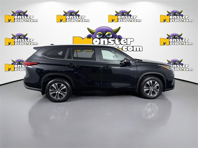 Used 2023 Toyota Highlander L image 4