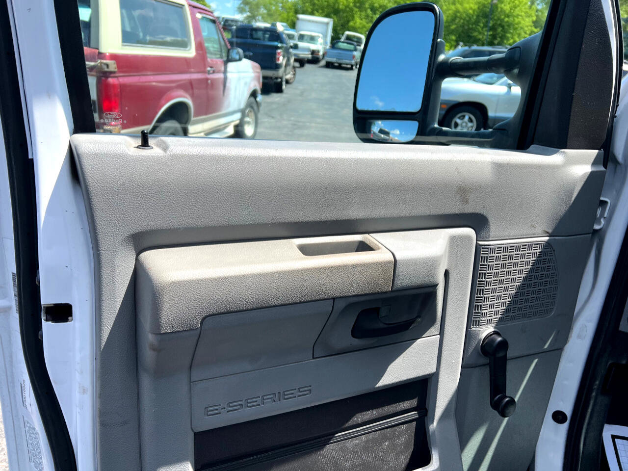 Used 2015 Ford E-350 and Econoline 350 Super Duty image 8