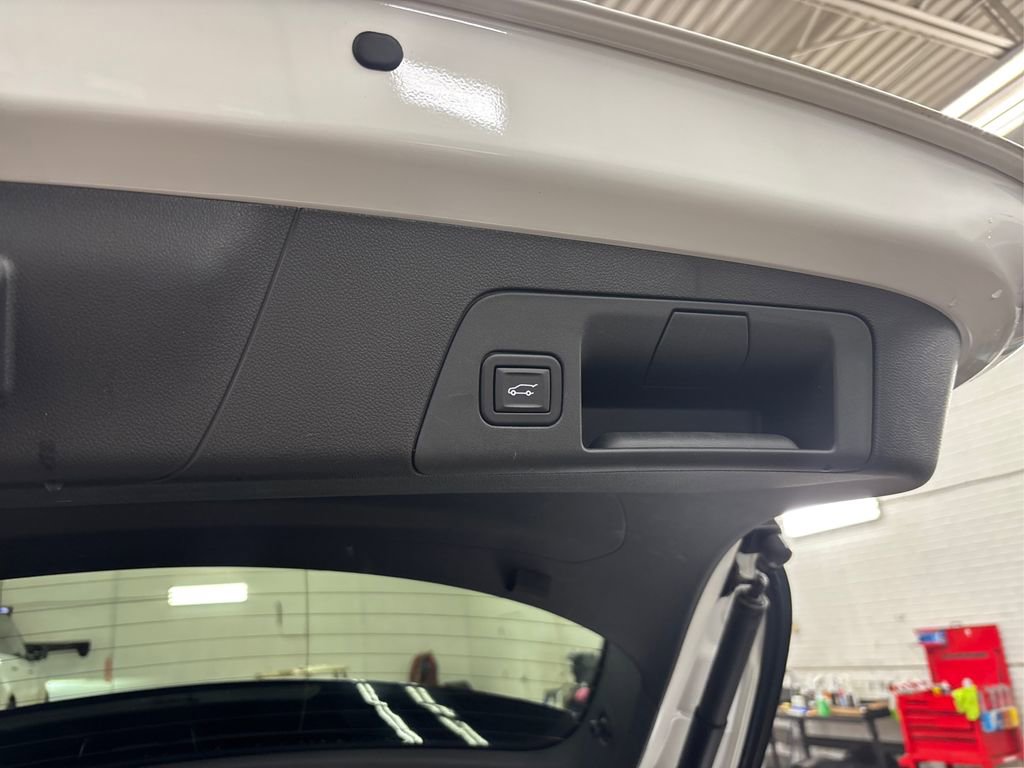 Used 2023 Buick Envision Essence image 14