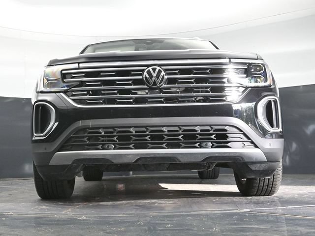 Used 2025 Volkswagen Atlas SEL AWD/4WD image 32