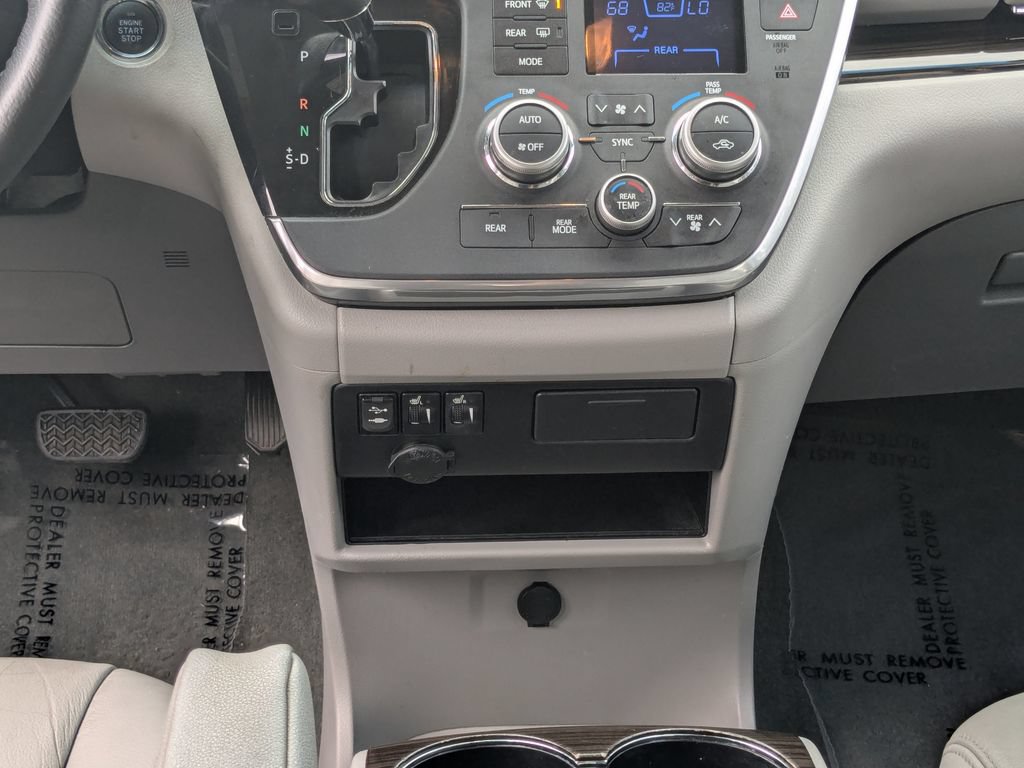 Used 2017 Toyota Sienna XLE w/ XLE Navigation Package FWD image 6