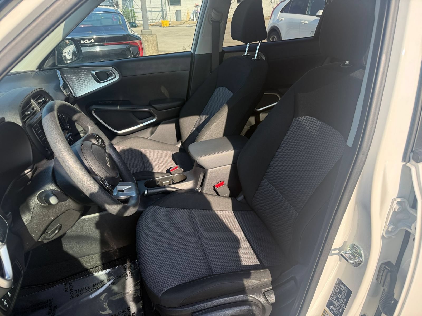 Used 2025 Kia Soul LX w/ LX Technology Package FWD image 34