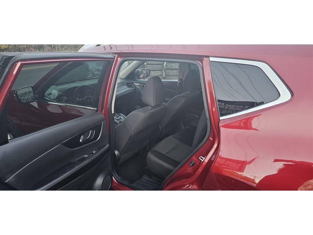 Used 2018 Nissan Rogue SV image 7