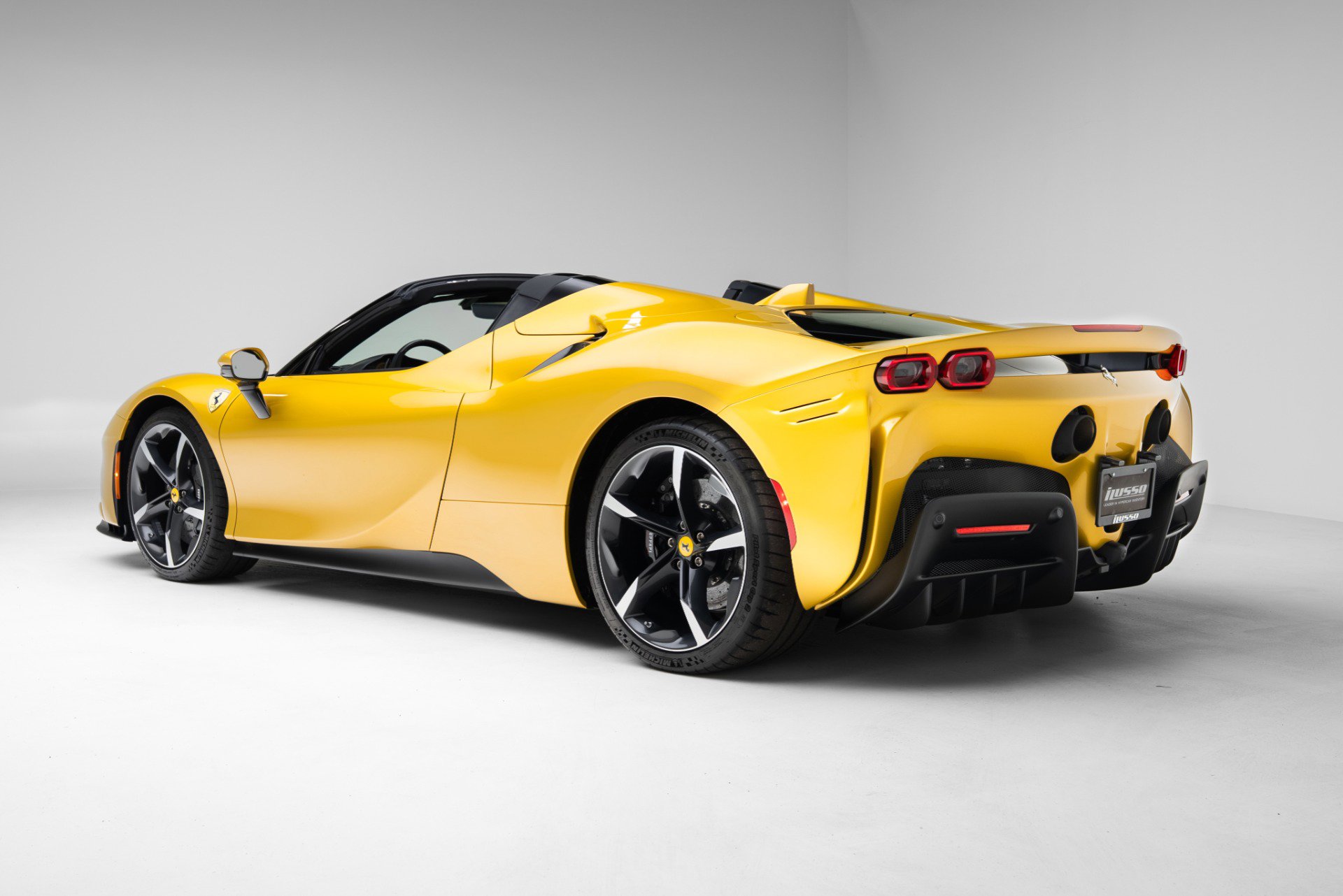 Used 2023 Ferrari SF90 Spider AWD/4WD image 17
